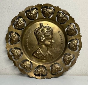 LATÓN: RARO PLATO VINTAGE 6" 1953 REINA ISABEL II CORONACIÓN CONMEMORATIVO - Imagen 1 de 2