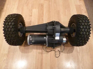 ELECTRIC 24V DC MOTOR, TRANSVERSE GEARBOX AND WHEELS - Picture 1 of 5