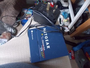 NETGEAR EN104TP 4 PORT 10 BASE-T ETHERNET NETWORK HUB WITH PSU - Zdjęcie 1 z 2