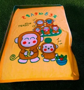 Vintage Sanrio Monkichi animierte Figur 56"x 76" Fleecedecke Rarität selten - Bild 1 von 3