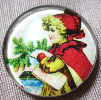 СТЕКЛЯННЫЙ КУПОЛ ФОТО КНОПКА - "ВИНТАЖНЫЙ" ДЕВОЧКА В КРАСНЫЙ ПЛАЩ/ШЛЯПА XMAS ДЕРЕВО И ПОДАРКИ #2 - Изображение 1 из 3