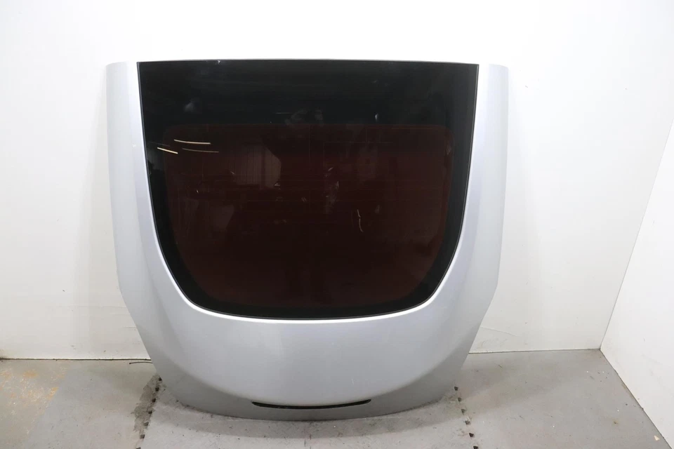 Panel de cubierta de puerta levadiza trasera Nissan 370Z 2009-2020 OEM plateado_K23 Foto 1 de 4