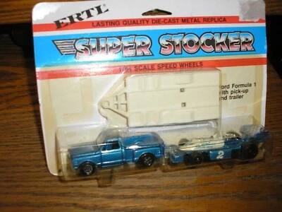 RARO JUEGO ERTL SUPER STOCKER CHEVY Stepside y Ford Fórmula 1 coche de carreras y remolque Foto 1 de 3