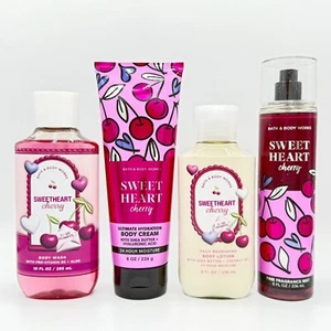 Sweetheart Cherry Bath and Body Works Confezione da 4 Pezzi Nebulizzatore, Lozione, Gel Doccia... - Foto 1 di 4