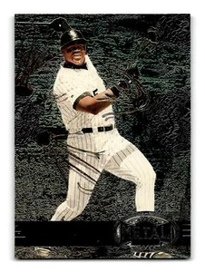 Frank Thomas 1997 Metal Universe #61 Chicago White Sox Surface Snow Low Grade - Bild 1 von 2