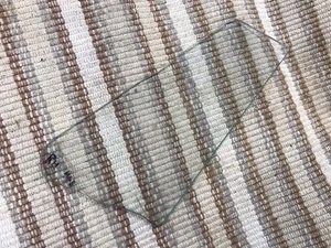 MG MGB MGC Roadster RH Vent Glass Wing Quarter Window Glass Only - Picture 1 of 3