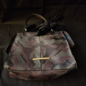 Borsa a tracolla Steve Madden con motivo mimetico mimetico ecopelle Breese - Foto 1 di 12
