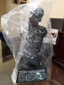 Banco de busto de vinilo blanco y negro Walking Dead MICHONNE'S PET ZOMBIE 9 in de alto - Imagen 1 de 3