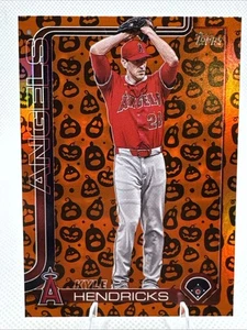 2025 Topps Update #US136 Kyle Hendricks HOLIDAY JACK O LANTERN SP - Picture 1 of 3