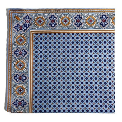 Cuadrado de bolsillo de seda floral azul claro y dorado (hecho a mano en Inglaterra) Foto 1 de 4