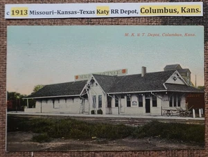c 1913 Missouri–Kansas–Texas Katy RR Depot, Columbus, Kans. Postcard LITHO color - Picture 1 of 2