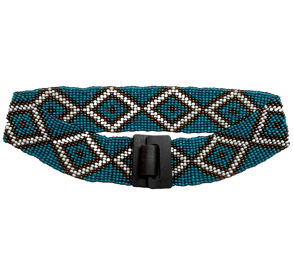 波西米亚串珠弹力腰带 OS 黄铜白色和绿松石色木扣 — 第 1/4 张图片