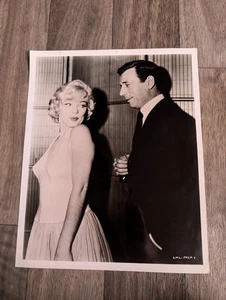 Original Film Still of MARILYN MONROE in Let's Make Love 1960 - Foto 1 di 10