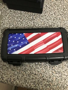 Humidor estuche de viaje para 5 cigarros Cigar Caddy - Bandera patriótica de EE. UU. - Nuevo - Imagen 1 de 2