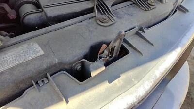 Conjunto de pestillo de capó Savana Van 2500 1996-2002 con soporte OEM Foto 1 de 4