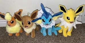 Jazwares Pokemon Eevee Plüsch Sammlung Jolteon Vaporeon Flareon 4 Plüsch Set - Bild 1 von 19