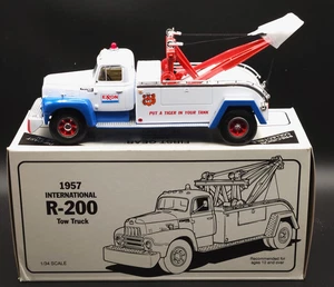First Gear 57 1957 International R-200 Tow Truck Exxon 10-1199 1:34 White - Picture 1 of 4