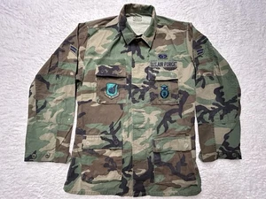 US Air Force Woodland Camo Coat BDU W/Patches Size Medium X-Long - Foto 1 di 23