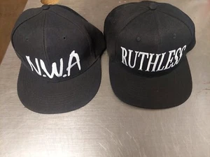 Cappello berretto Ruthless Records e NWA snapback adulto Flat Bill nero lotto di 2 - Foto 1 di 5