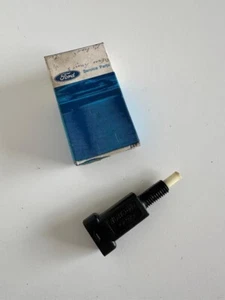 Original NOS Genuine Ford Cortina Mk2 Mk3 TC TD (1971-1977) Brake Light Switch - Picture 1 of 4