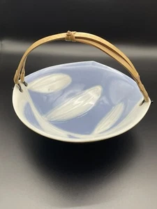 Blue & white porcelain bowl with Bamboo handle Home Decor - Picture 1 of 6