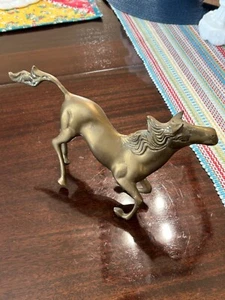 "Figura Mustang de caballo galopante rampante de latón macizo de colección aplicación 10,5"" L" - Imagen 1 de 8