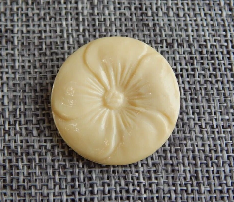 Antique Vtg Celluloid Button Flower. ~Apx: 1-1/8"~#926-C Cover