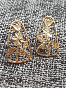 585 Gold Flower Drop Post Earrings 1.11g - Picture 1 of 14