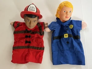 Lote De Colección 2 Recursos de Aprendizaje Policía Bombero Familia y Carrera Títeres de Mano 12" - Imagen 1 de 7