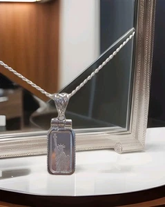 1 Gram Silver Bar .999 Statue Of Liberty In A Sterling Silver Bezel & Chain - Picture 1 of 3