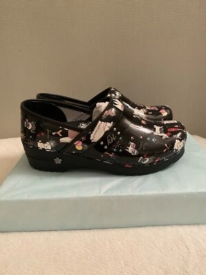 Zuecos de enfermería Koi By Sanita para mujer elegantes de charol de fiesta TOTALMENTE NUEVOS Foto 1 de 4