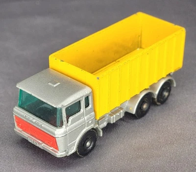 Vintage 1968 Matchbox by Lesney Tipper Container Truck No.47  Yellow and Silver - Image 1 of 4