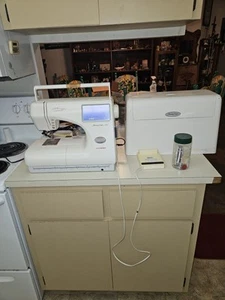 Janome Memory Craft 9000 Embroidery Sewing Machine TESTED CLEANED + Accessories - Picture 1 of 9