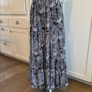 Maxi gonna reversibile boho chic con volant taglia L/XL. Due gonne in una, lattaia. - Foto 1 di 6