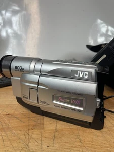 Videocamera VHS-C compatta JVC GR-SXM740U Super VHS 600x zoom testata + borsa + nastro - Foto 1 di 21