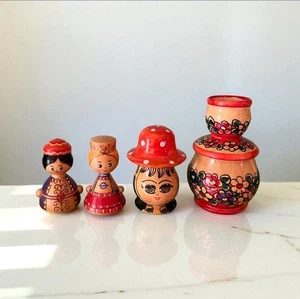 Lote de 4 piezas de estatuillas y candelabros pintados a mano de madera de arte popular vintage de la URSS - Imagen 1 de 11