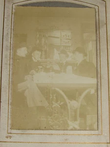 05C66 ANCIEN ALBUM PHOTO FAMILLE PHOTOGRAPHIE 1910 BISTROT BUVEURS ABSINTHE CAFE - Bild 1 von 12