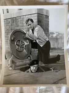 Robert Vaughn The Man From Uncle 8 X 10 Publicity Photo - Picture 1 of 2