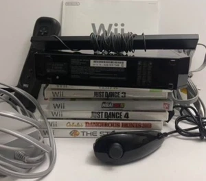 Nintendo Wii Black System Console Bundle RVL-101 - Picture 1 of 2