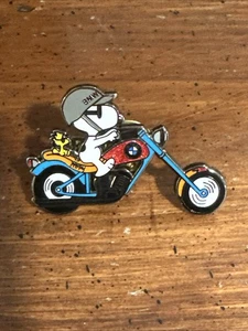 Pin PEANUTS Snoopy BMW Motocicleta Woodstock Joe Cool Edición Limitada - Imagen 1 de 6