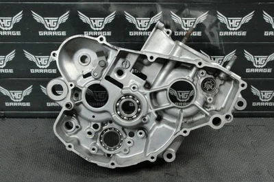1993 SUZUKI RM125 OEM RIGHT ENGINE MOTOR CRANKCASE CRANK CASES BLOCK READ DESC! - Image 1 of 4