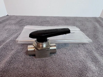 (LotA2) Used Swagelok SS-45F8 SS 1-Piece 40 Series Ball Valve, 1/2" FNPT, 6.3 Cv - Image 1 of 4