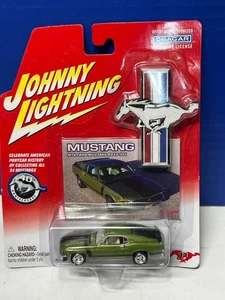 1/64 JOHNNY LIGHTNING 1970 FORD MUSTANG BOSS 302 GREEN WITH BLACK STRIPES - Picture 1 of 2