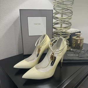 Tom Ford Padlock Ankle-Strap Pump Patent Leather Chalk 39 - Picture 1 of 9
