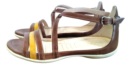 Sandali in pelle ECCO. Regno Unito 6 5. EU 40. Marrone giallo. Bellissimo stile. Ottimo
