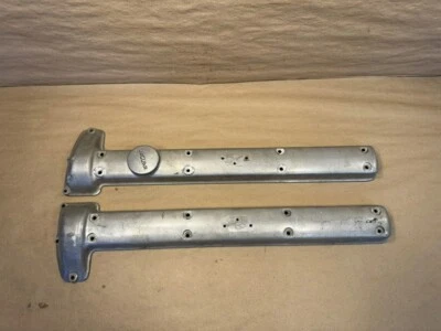 Par de cubiertas de válvula de leva Jaguar XK140 MC tipo C OEM C7188 C7189 Foto 1 de 4