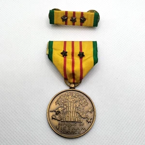 Original República de Vietnam Guerra GI Edición Servicio Medalla y Barra con Estrellas - Imagen 1 de 2