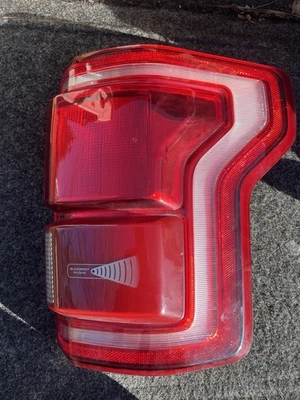 F-150 2015-2017 OEM Ford luz trasera pasajero LED con punto ciego HL3Z13404D Foto 1 de 4