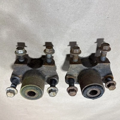 LEAF SPRING MOUNT BRACKET 1999 - 2004 FORD F250 F350 4X4 FRONT AXLE 5335-Ab - Image 1 of 4