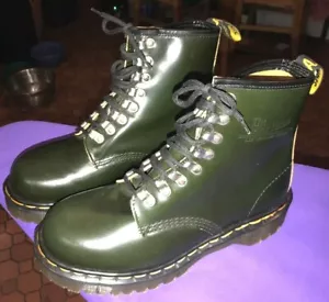 RARE! NEW VINTAGE DARK GREEN DR. MARTENS LEATHER LACE UP 8-EYE BOOTS UK 7 US 8 - Picture 1 of 7